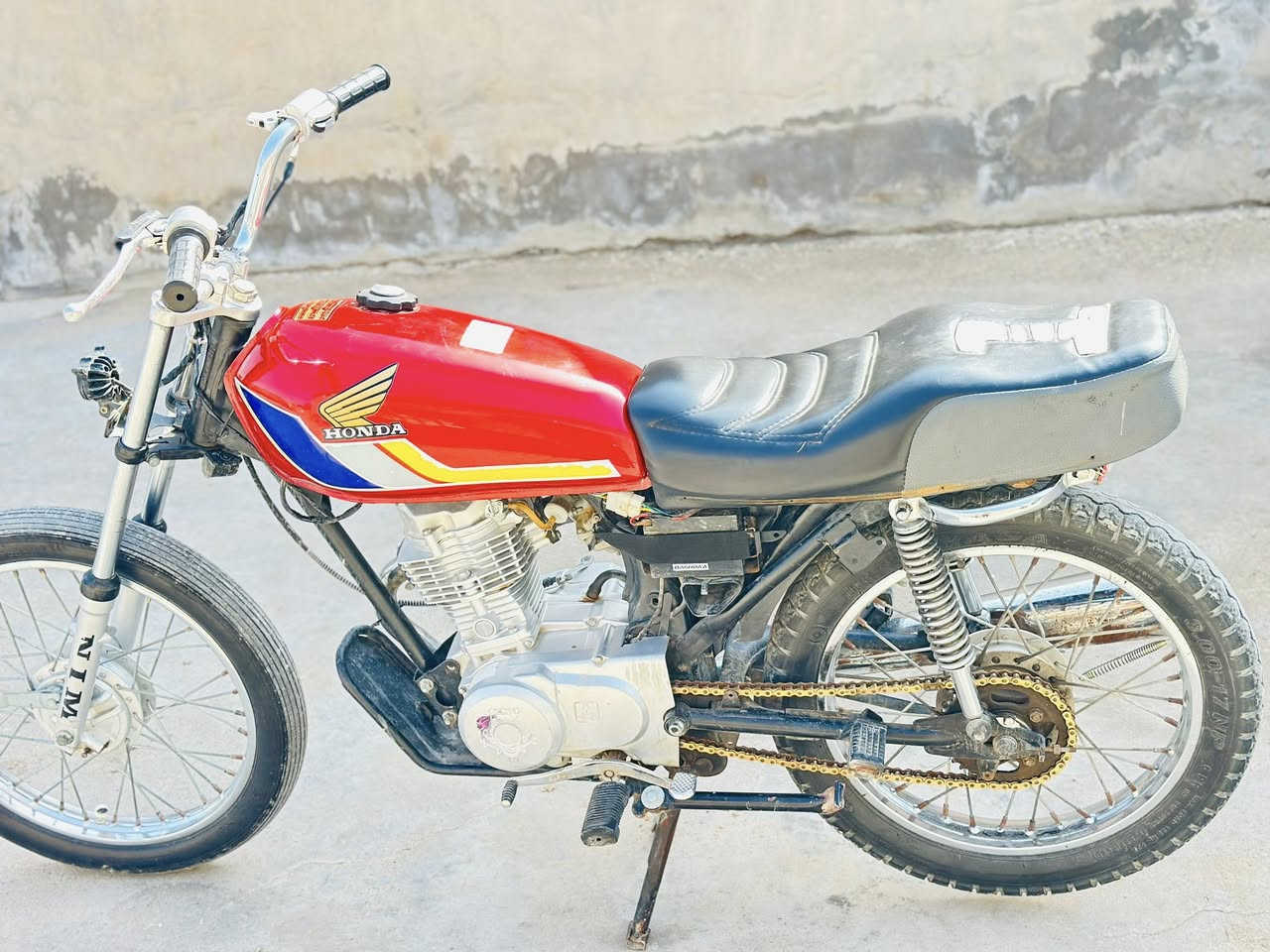 سلام عليكم للبيع دراجه اربعه كير شاصي 21 تعميره 24اوراق استنساخ متواجد فيسبوك
***********
