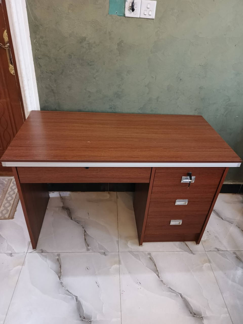 ميز مكتبي للبيع نضيف ولا زلغه شراي تعال خاص


**إذا كنت صاحب هذا الإعلان وتريد حذفه لأي سبب، رجاءا أرسل رسالة إلى الدعم الفني**
