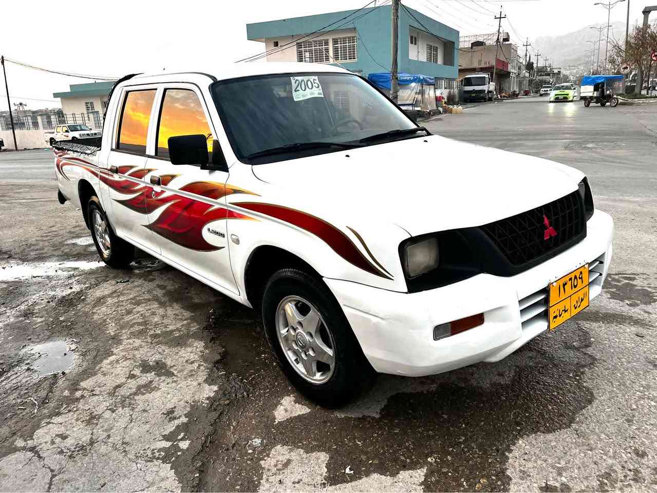 سه ره تابه ناوي خواي گه وره و ميهره بان 
بابه ت كالا مسته ربوشي پيكاب بوفروشتن
موديلي ٢٠٠٢گيرعاديه 
ره قه م سليمانيه  خاوه ني موبايلي داخراوه 
به شه رتي ئه وه ي كيشه ي نه بيت 
پاره ي خه لكي تيدانه بيت 
تاقم تايه ي تازه بوم به ستوه 
ته بريدي ساردوگه رمي ئيش ده كات 
كوشنوگاعيم تازه تي گرتوه 
مه كينه وگيروئه كسلي زه مانه 
كاره باي مه زبوته 
ته قه و ره قي هيج نيه كامل جاك كراوه
سه قفو بونيدي بوياخي نيه 
به حيزام بوياخ ده يفروشم 
مالي دوسته بي عه يبو عاره 
سيعري (43گه لايه $)
گورينه وه ش ده كه م به سه ياره يه ك به دلم بيت
ژم ‭0751 367 9234‬
ژم‭0771 479 5703‬ دار بنديهكان, السليمانية
