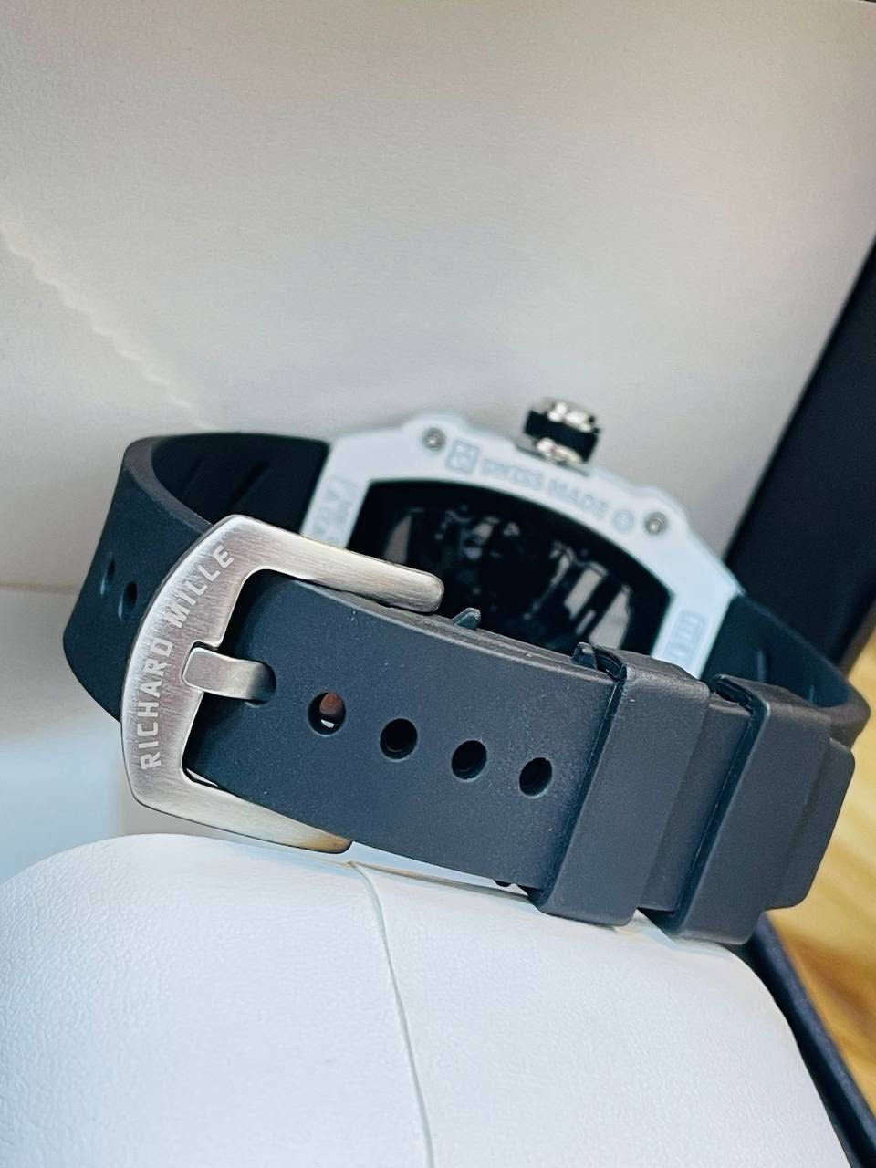 ساعة ريتشارد ميل - Richard Mille ✅
- تصميم رياضي فاخر
- مكينة كوارتز ماطور
- هيكل اكرلك و زجاج ضد الخدش
- وزن الساعة 66 غرام
- القطر 43mm
- مقاومة للماء
- سير ربر مريح لليد
السعر : 25 ألف


**إذا كنت صاحب هذا الإعلان وتريد حذفه لأي سبب، رجاءا أرسل رسالة إلى الدعم الفني**