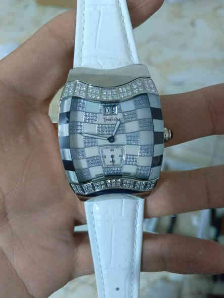 مجموعة ساعات ماركات مختلفة اصلية بيهم ياباني وبيهم سويسري 
كل وحدة وسعرها للاستفسار مراسلتنا على الخاص او عبر الواتساب ***********
