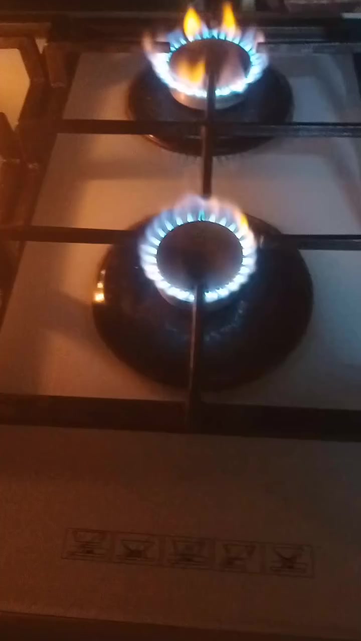 سلام عليكم طباخ يطاي نضافة 90/100شغل كلة سعر 90وبي مجال مكاني بغداد رقم الهاتف ***********
