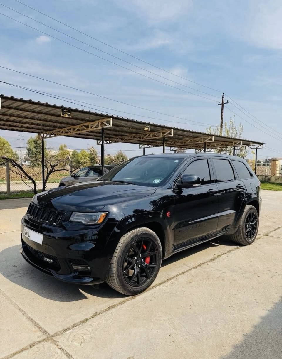 جيب   6.4   grand cherokes  SRT  V8 2020
السيارة فول مواصفات استراد خاص🇺🇸
-السيارة  8 سلندر 
-محرك  6.4L . بقوة 470hp
-گيج 300km
-السيارة ضمان دولي.
-شغال 
-صندوق شفط 
-دسكات امامي و خلفي من brembo 
-السيارة دفع رباعي 
-سقف بانوراما 
-لايت ليد active متحرك
-الدبلات كامل هواءِ يصعد و ينزل 
-السيارة auto park 
-رادارات 360 درجة كامل 
-كشنات كهرباءِ و خزن
-كشنات امامي  تدفة و تبريد و ستيرن تدفة
-كشنات خلفي تدفة 
-السنوية و هزة كلة جديد

السيارة كلين تايتل مكفولة من كل شيء بدون تعديل بدون صبغ حتا الدعاميات بدون صبغ كير و مكنية بشرط و مرقمة دهوك شرط تحويل

-سعر /34500$

-رقم هاتف / ***********

-عنوان / عقرة
