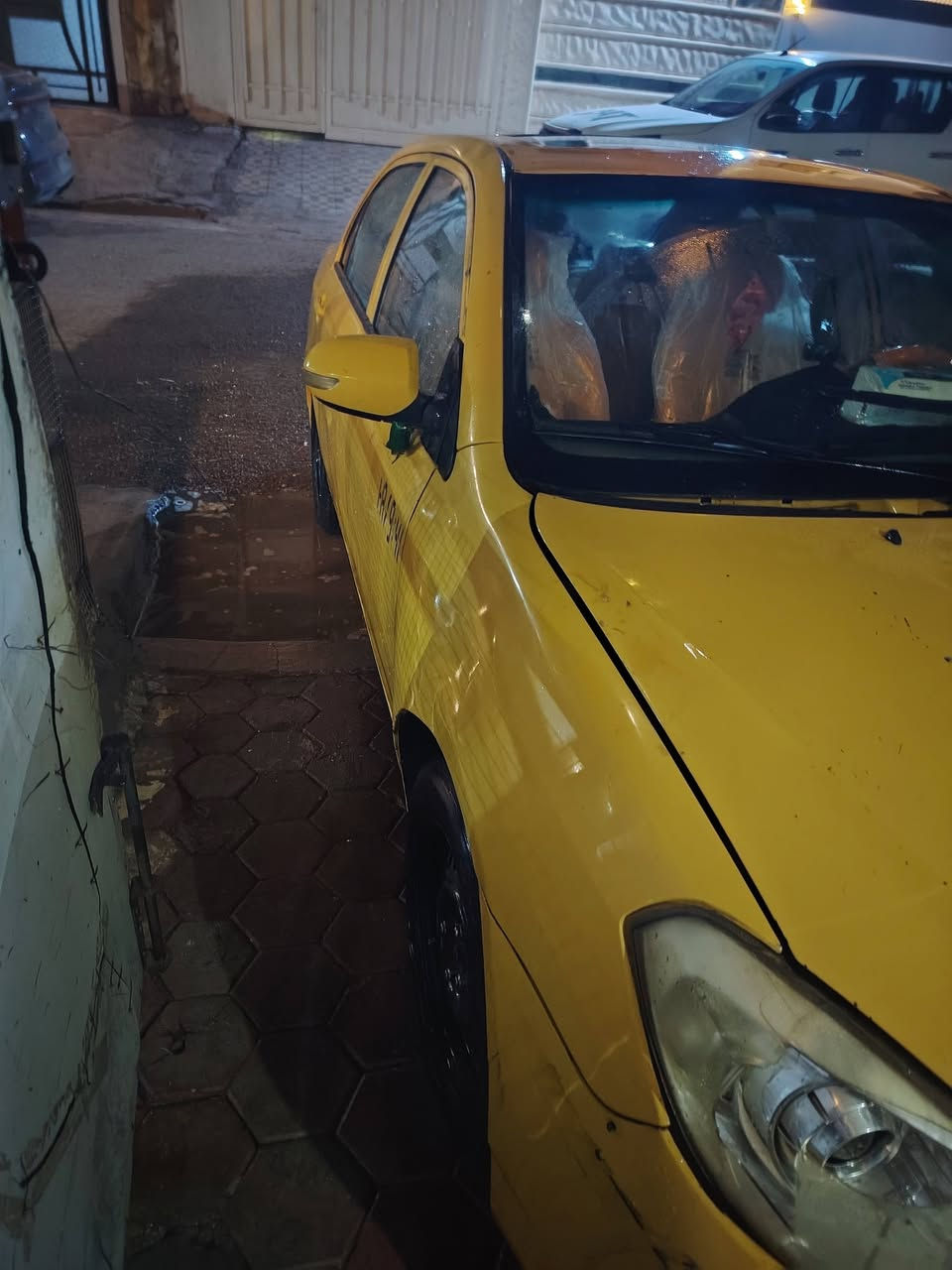 بي وإيدي فول مواصفات معروفه كير مكينه تخبل مكفولة من الحادث القوي سياره ربع مذب عليه كامله صدر خلفي أمامي السعر 45  بيه مجال قليل رقم ***********
