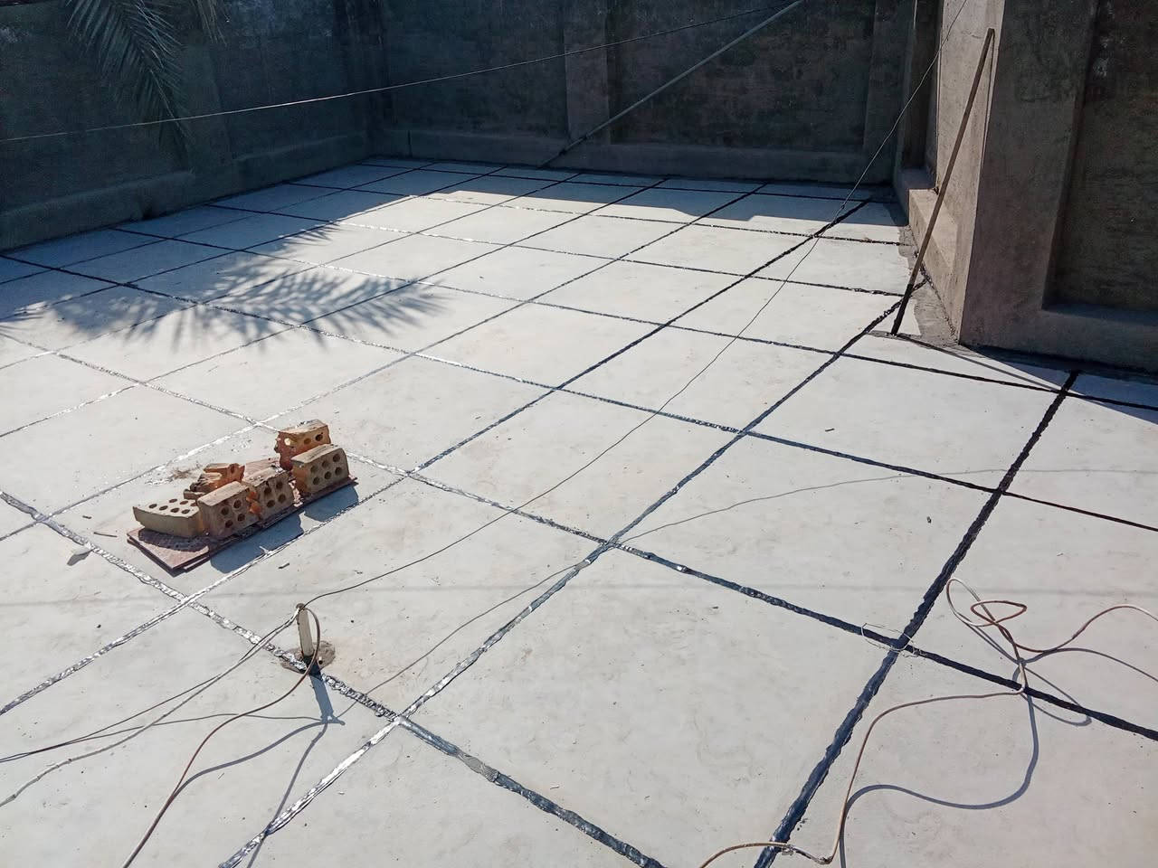 سلام عليكم مستعدون لتطبيك صطوح واعادة الماستك بانسب الأسعار الاتصال على رقم ***********
