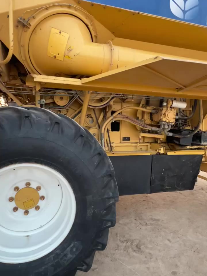 حاصدة موديل 2000 منفيز طبلة (15)بلادية حاصدة مكفولة كفالة عامة من (صبغ) (ولحيم ) (ولفطر ) (محرك لا صرف)(لا تبخير) (محرك بم ونوزل )(تايرات امامية جدد حجم 30)(ولخلفية حجم 20)(لستفسار التصال على الرقم )(***********)(العنوان واسط عزيزية)
