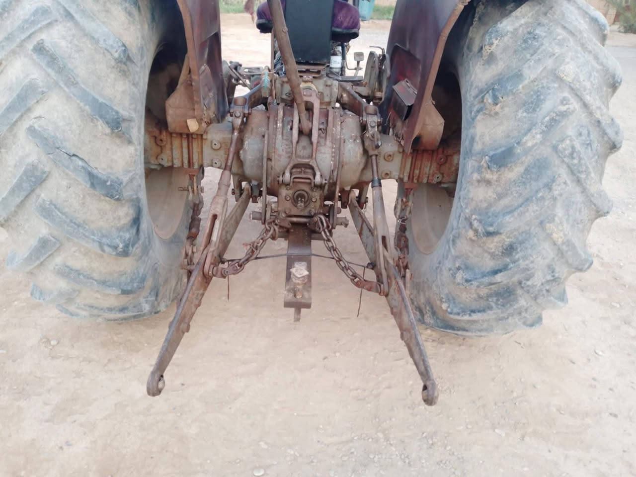 تركتر فوركسن انكليزي  للبيع شرط الشغل سنويه ورقم  المكان كركوك ناحيه الرياض الرقم ***********
