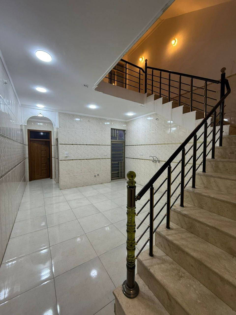 منزل للبيع ✅

المساحه 100م
الواجهه 5م 
النزال 20م 

الموقع ضباط البنوك قرب جسر البنوك 
يحتوي 3 نوم 
سنه البناء 2023 

للاستفسار 
☎️***********
☎️***********
☎️***********
