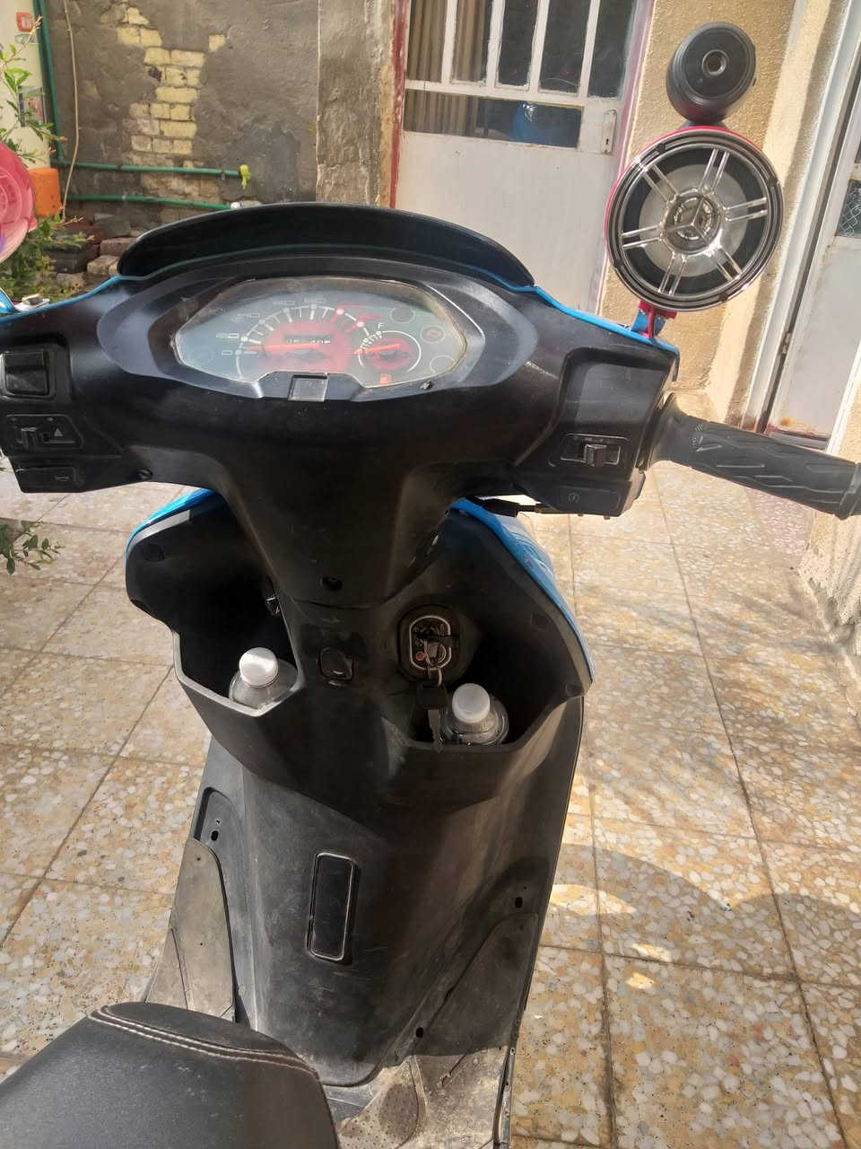 من رخصة الادمن عندي دراجه سبيسي للبيع رايده ٢٥٠ الف مكاني ديوانيه رقم ***********
