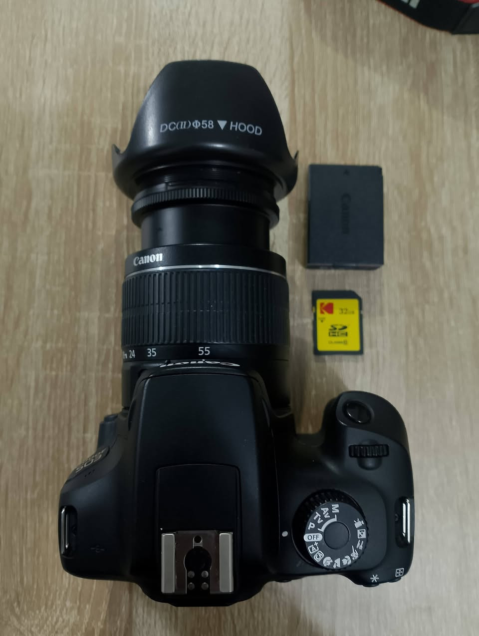 كانون EOS 4000D     | يوجد توصيل |

المواصفات 
1. الدقة 18 ميگا بكسل 
2. الايزو 6400 قابل للتوسعه 12.200 
3. البطارية تنطيك 500 صورة بالشحنة الوحده
4. المستشعر ABS - C
5. دقة الشاشة 230 الف نقطة 
6. اوتو فوكس 9 نقاط 
7. سنة الاصدار 2018 
8. الكامره تدعم الواي فاي لنقل الصور 
ويوجد تطبيق خاص بالكامره 
9.العدسة 18 - 55 الاصدار الثالث III
فتحة العدسة 3.5 
مع غطاء العدسة الخارجي للحماية 

تصوير الفيديو : 
على 24 فريم تنطيك 1080
على 30 فريم تنطيك 1080
على 60 فريم تنطيك 720
تنطيك تصوير مستمر ل 30 دقيقة 
مع امكانية التحكم بتعريض الفيديو ايزو شاتر فتحة عدسة الخ..

والشاحنة الاصلية موجوده مع كيبل الشحن 
اضافة الى الهود والحقيبة ورام 32 وحزام الكتف 
النظافة 95% اذا مو 100% 

الاستخدام : الكامره اشتريتها بتاريخ 2026/4/20
وما صورت بيها الا تصوير شخصي + تخرج اخوي فقط يعني شترها ما عابر ال 10K 

:::: السعر :-       260 ألف وبي مجال بسيط    :::::::
أو مراوس كانون
1200D
650D
600D
550D
100D
60D
(( أي وحده عندك من هذني اراوس وياها ))
والتوصيل عليه وين ما جنت بالعراق

اذا تحب تتواصل على الواتساب : ***********
