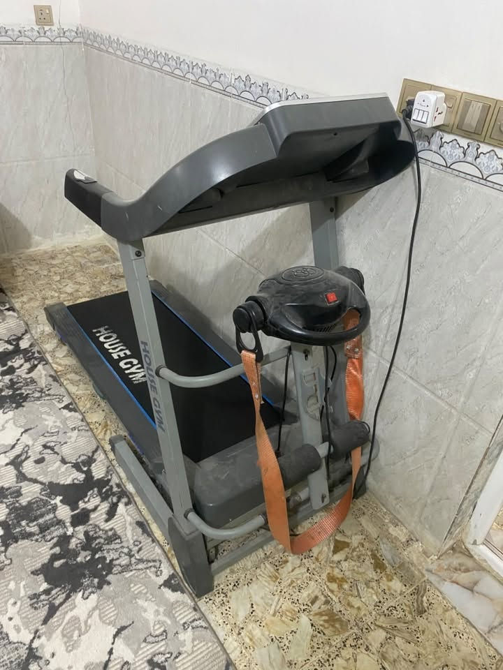 جهاز جري ماركة هاوس جيم الامريكية باله اوربي
قدرة التحمل156كيلو
جبلي شاشة الاكترونية كل الدكم تشتغل تزيت جري جبلي 
السعر 350 نهايتة
تواصل وتساب فقط *********** مكاني نجف
