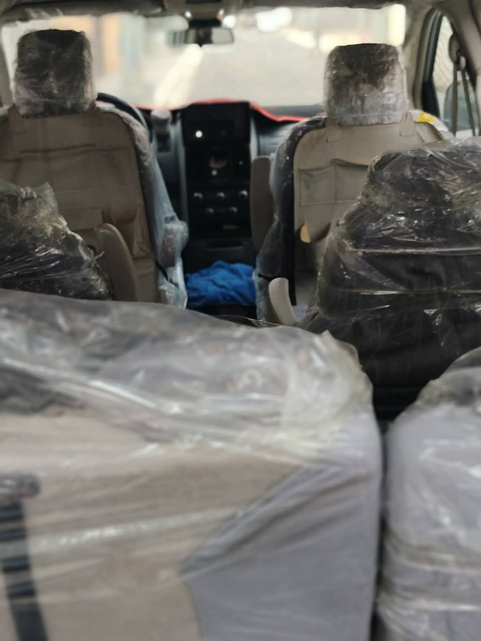 السلام عليكم.اخواني الأعزاء. دوج كرفان ٢٠٠٩ للبيع. الموديل ٢٠٠٩ وارد أمريكي كلين فئة sxt الأبواب كهرباء الجنطه ميكانيك. المحرك ٣٨٠٠ والكيربحاله جيده. الجام كهرباء. شاشه وكامره.. رقمه كربلاء الجديد ومميز.. وبعد بيه مواصفات. السعر ١١٧.. مكان السياره كربلاء طويريج رقم صاحب السياره ***********..،. مكلف بالنشر.. مع التقدير
