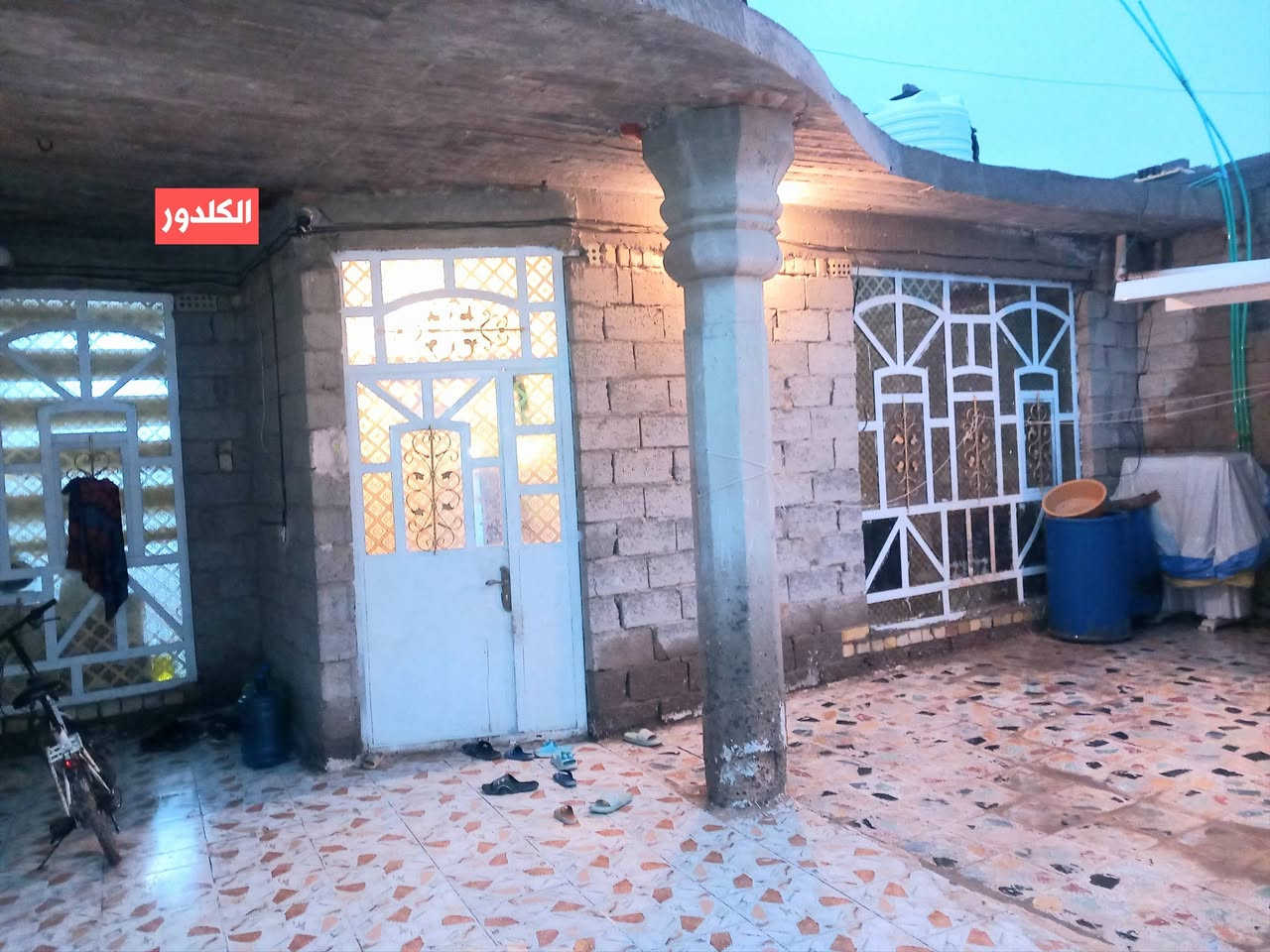 من رخصة الادمن : 
بيت ٢٠٠ متر للبيع مقابل ال ٤٠٠٠ بجهة الدوانم بنزلة مجزرة الدجاج النموذجية او مطعم الديرة على نفس نزلة الشارع مو بفرع للاتصال على هذا الرقم ***********
