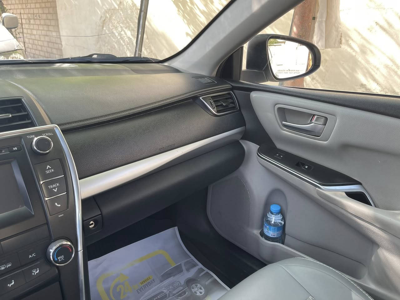 كامري ٢٠١٧ SE كلين    غرفة ملكي رصاصي  استخدام شخصي   بأسمي   جاهزة  .. ***********
