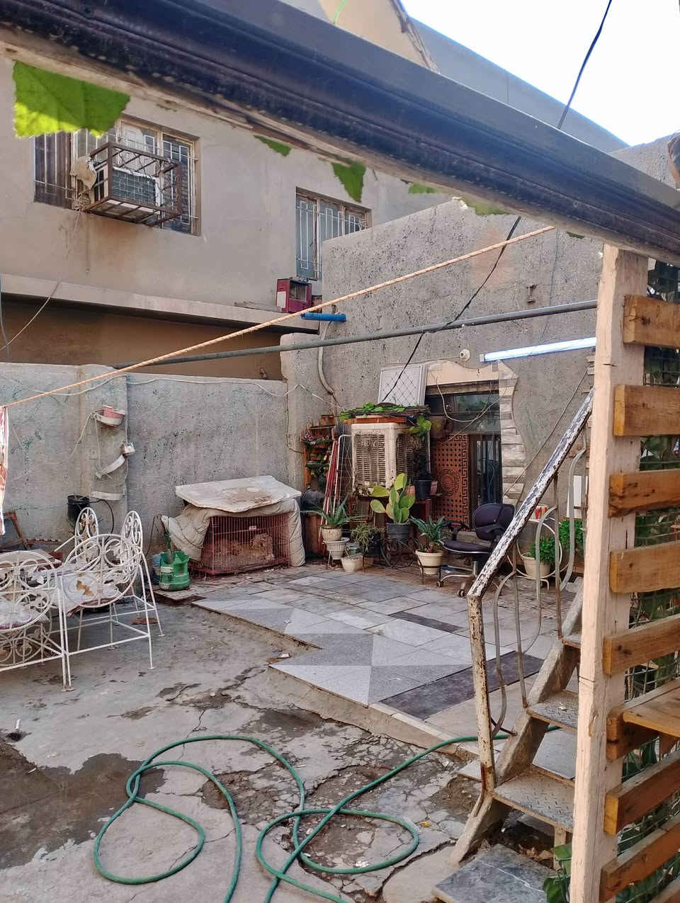 دار خلفي للبيع الواجهة 3 امتار والنزال 30 قابل للسكن دار كبيرة ومشتملين مكاني حي اور ال 600 عگاده سعر المتر مليون ونصف وبي مجال الاتصال ***********
