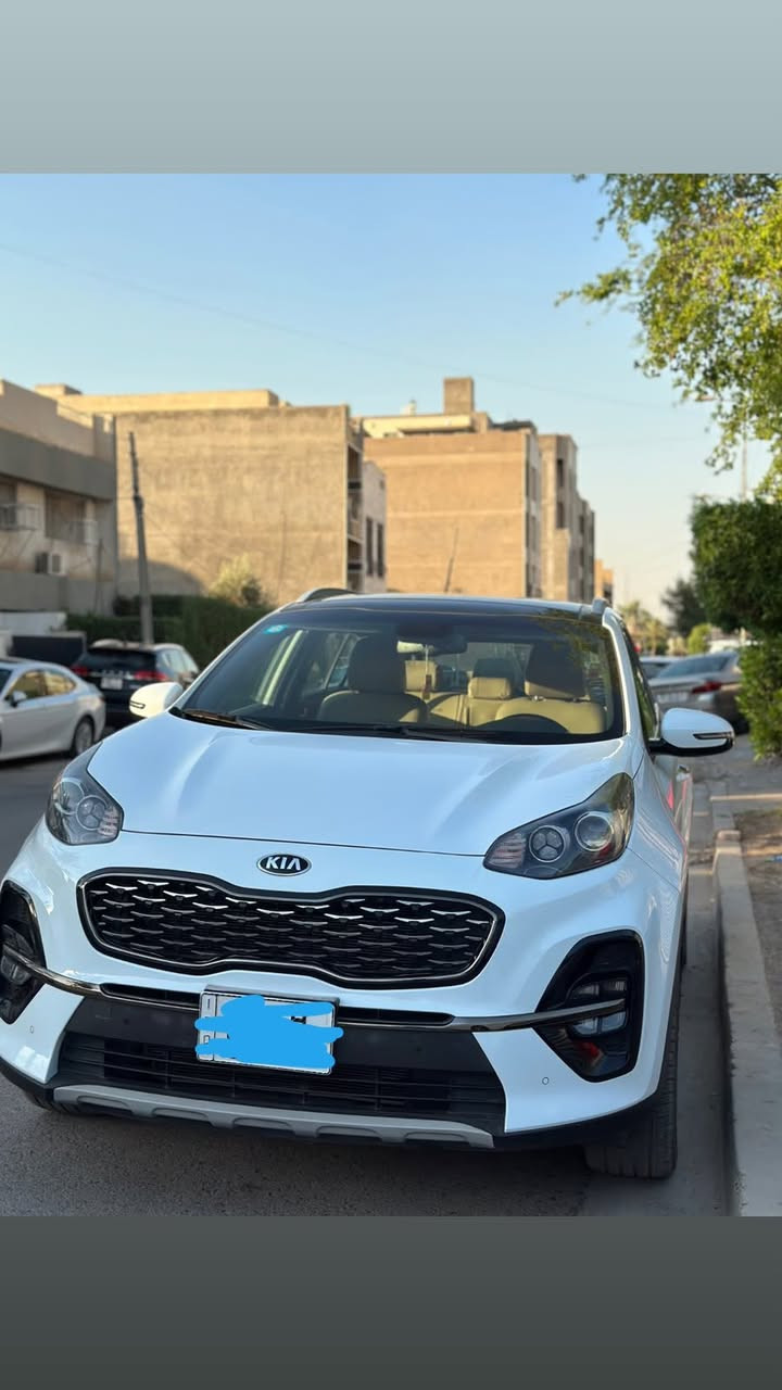 السلام عليكم
سبورتج GT line 2021 وارد خليجي واحد على واحد 
ماشية 63 الف كيلو

المواصفات : اشاير مراة 
كراسي جلد كهرباء 
بانوراما 
تشغيل عن بعد 
نظام ترحيب 
هاند بريك كهرباء
انظمة قيادة 
شاشة كبيرة كاربلي 
صندوك فتح وغلق دكمة 
حساسات امامية وخلفية 

بيها شبر بارد بالجاملغ الخلفي وطخات بسيطة 

السعر 210 ورقة

***********
