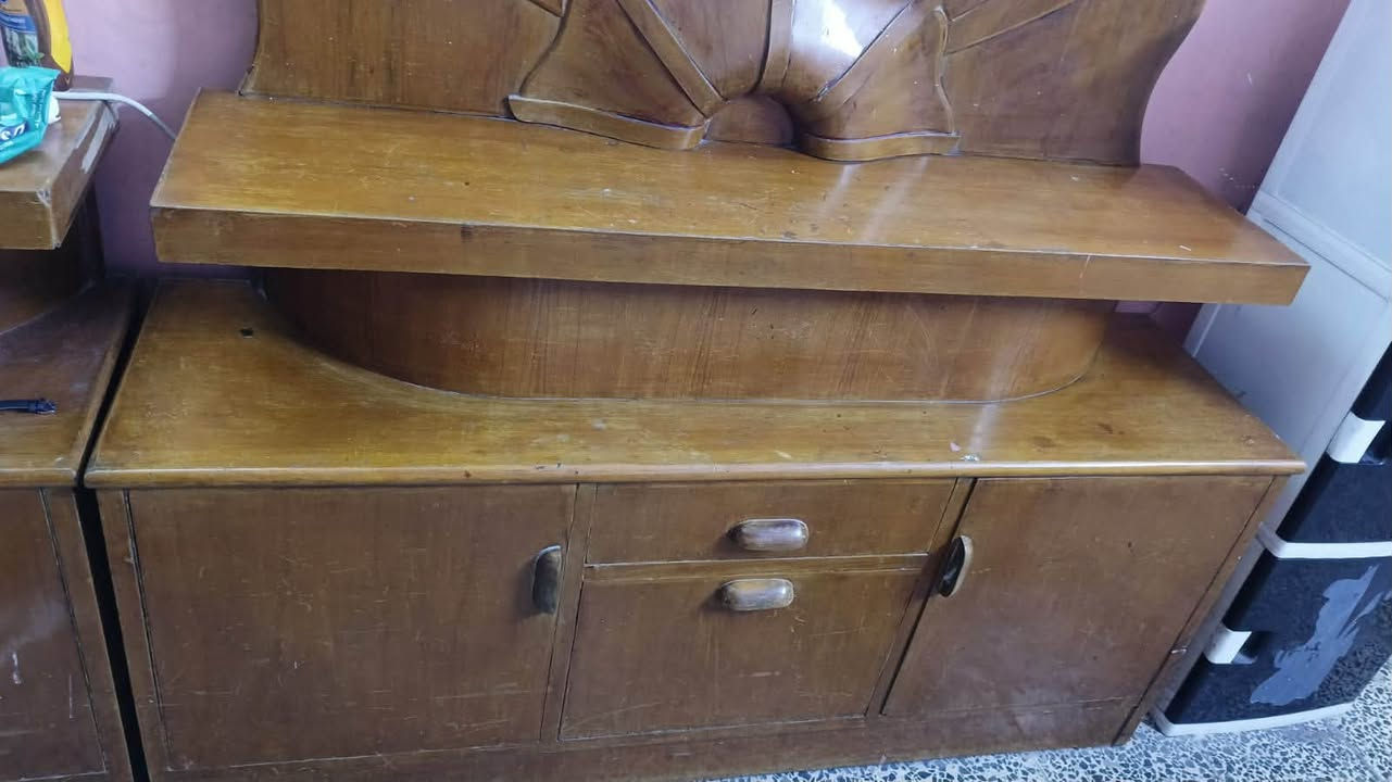 السلام عليكم 
غرفة نوم صاج عراقي للبيع سعر ٣٠٠ الالف مع الدوشك طبي بحالة جيدة 
المكان شهداء السيدية ***********
