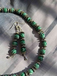 قلادات واقراط • صنع يدوي • توصيل مجاني بسمايه