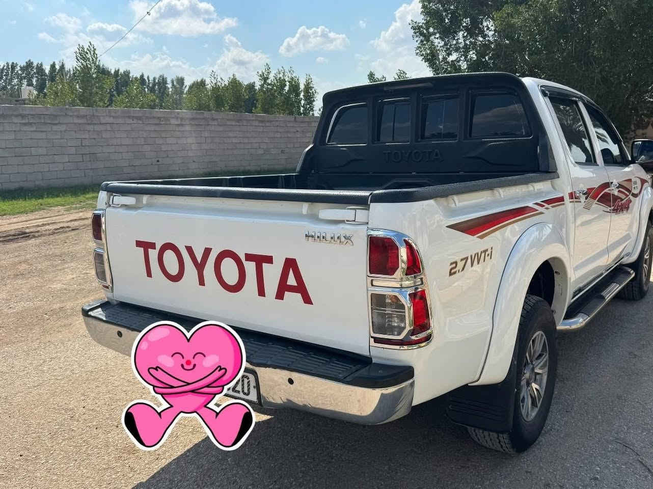 هايلوكس فور ويل 2014 سعودي أم الجود 
كفاله عامه ماشيه 180 
تخم تاير حداديه جديده 
محرك ما مفتوح 
كير عادي 
سعر 200$ وبيه مجال 
مكاني واسط العزيزيه 
***********
***********
