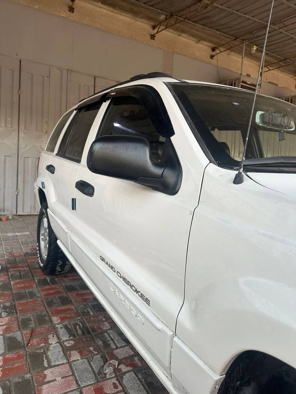 السلام عليكم ورحمة الله وبركاته 
جيب كراند شيروكي
2000 
كفاله  بدون ضربه ولا صبغ 
مكينه 4000cc 6V بلاديه 
كير جديد 
مكينه كفاله ع وضع الشركه
حداديه كفاله
لايتات زنون 
كهربائيات كله شغاله 
تخم تاير جديد 
فوريل شغال 
سنويه جديده 
تبريد ثلج 
ماشيه 146 حقيقي وقابل للزياده 

السياره جديده مابيه نقص برغي ومصروف عليه هواي 
السياره نضيفه وجاهزه من كل شي وبلعافيه الي ياخذه 
مكاني كربلاء 
السعر 86
***********3
