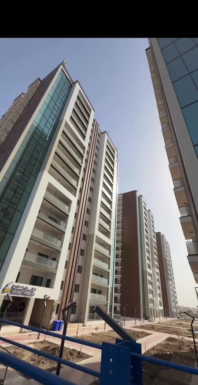 مجمع الخلود سدد كاش وانسب سعر مساحه شقه ١٩٣م قرب منطقه حي العدل مقابل الغزاليه الحريه حي الجامعه للتواصل ***********
