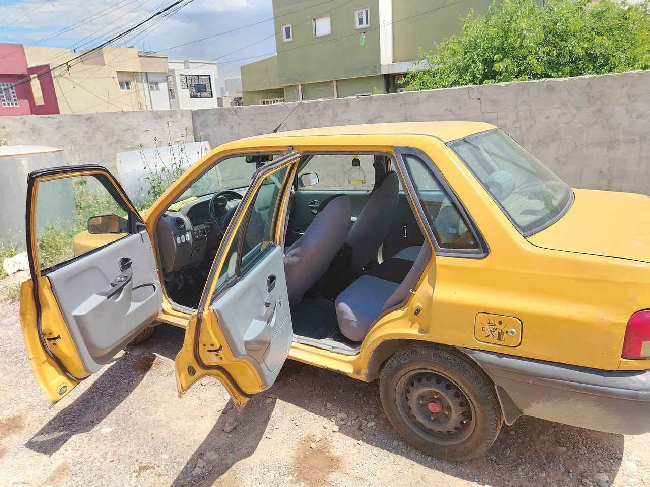 للبيع سايبه ٢٠١٢ شرط الوكاله والتحويل كوبون بيها ورقي متوقف طخم تايرات جديد باتري جديد محركها شويه ينقص السياره جاهزه وكبل عالشارع عليها هيئه ٣٧٠ و١٠٠غرامات سنويتها لل٢٧ سعرها ١٥ ورقه مكاني قوسيات ***********
