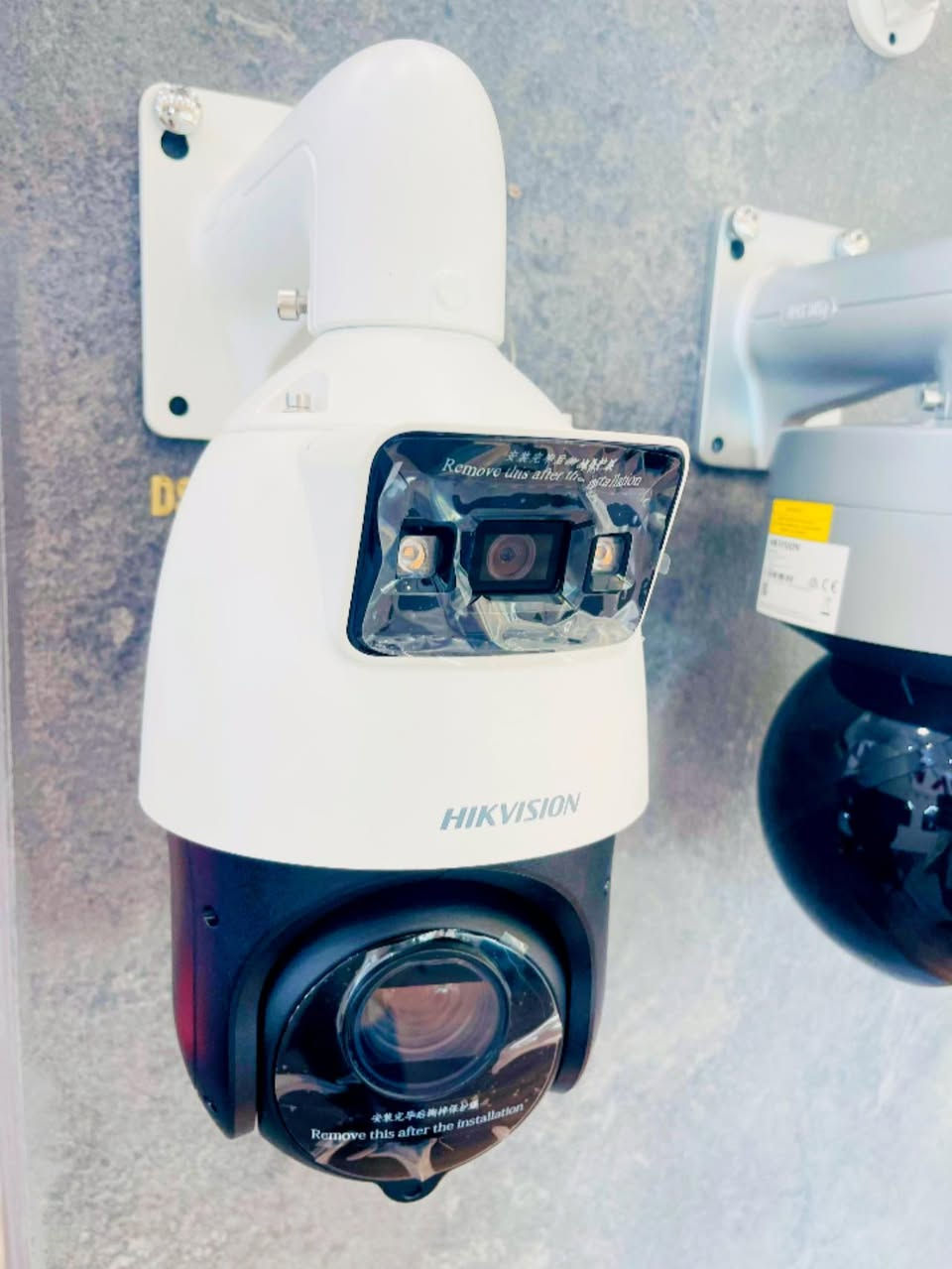 تحية طيبة مستعدون لتأمين كافة المشاريع الكبيرة بكامرات ptz متحركة وكالة هيك فجن اصلي ضمان استبدال وصيانه عامين حقيقي للأستفسار 
اتصال على الرقم ***********
