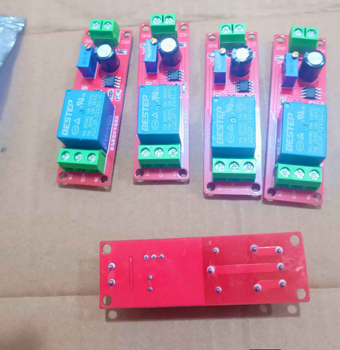 قطعة بهذا الشكل 
بحثت عنها طلع مؤقت زمني ١٢ فولت القطع تأتي مغلفة 
سعر القطعة بـ ٢٠٠٠  متوفر كمية 

توصيل متوفر ٥٠٠٠ لجميع محافظات العراق


**إذا كنت صاحب هذا الإعلان وتريد حذفه لأي سبب، رجاءا أرسل رسالة إلى الدعم الفني**