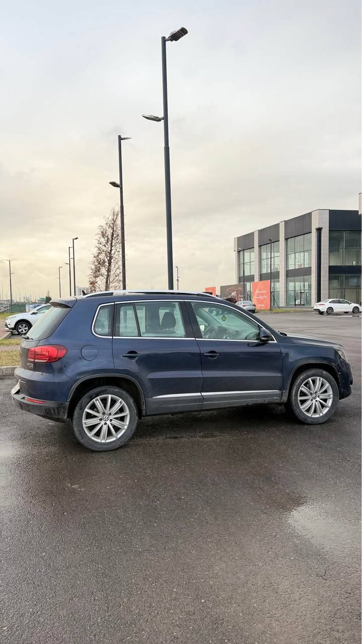 للبيع تيكوان
موديل 2016
٢قطعتين صبغ بدون داخل
فول فول مواصفات 
سياره جاهزه جديد
السعر جوه سوك 88 ورقه مجال قليل
كير محرك ب شرط
حجم محرك 18تيربو مرغوب
مكان اربيل 
***********
*********** أربيل, العراق
