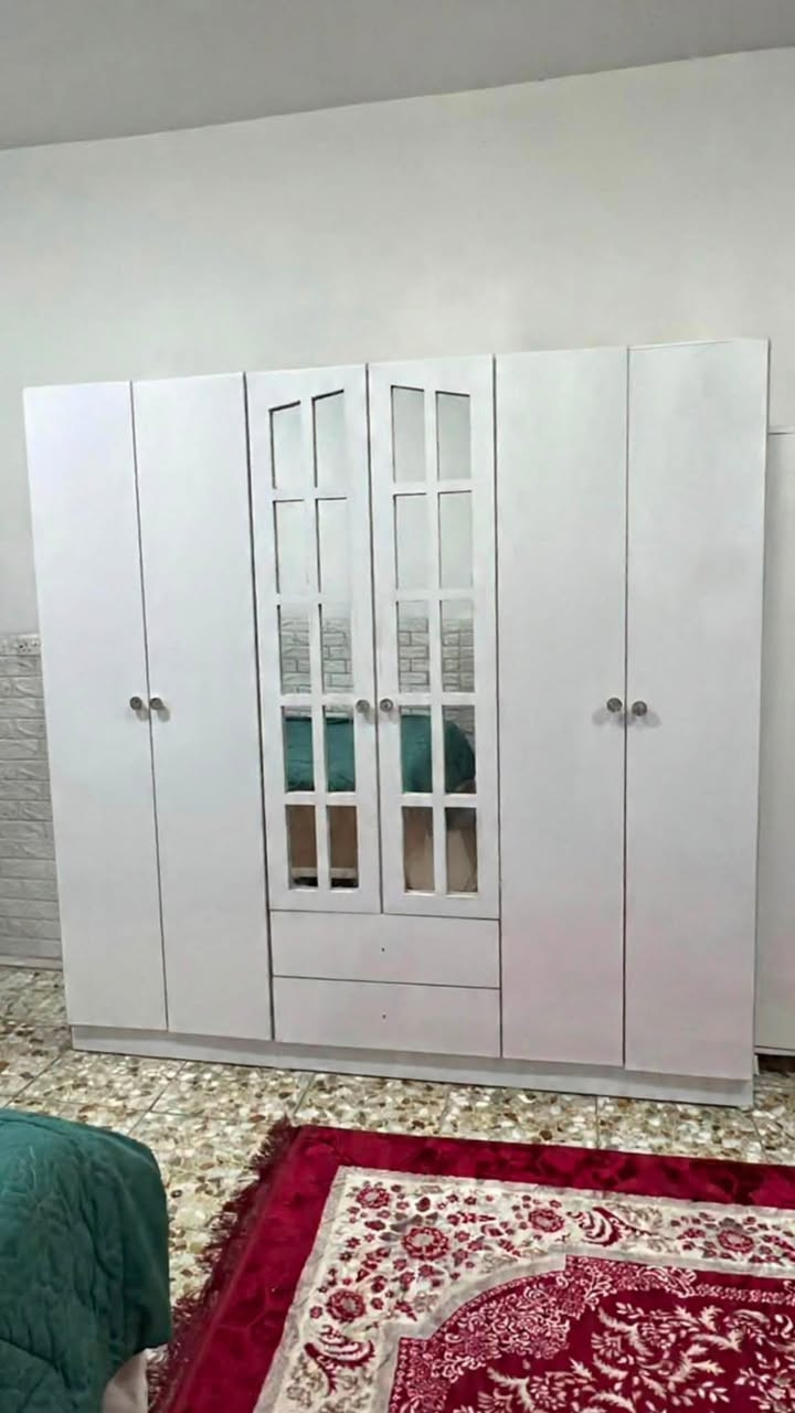 غرفة شبابية للبيع نظيفة تفصال
خشب mdf ثقيل سويتهة يم سوفتي برتي 
ابيعهة هية والدوشك مالتهة
الغرفة ب٥٠٠ والدوشك ب٢٠٠  اذا ثنينهم سوة ب٦٠٠
وبيهة مجال بسيط


**إذا كنت صاحب هذا الإعلان وتريد حذفه لأي سبب، رجاءا أرسل رسالة إلى الدعم الفني**
