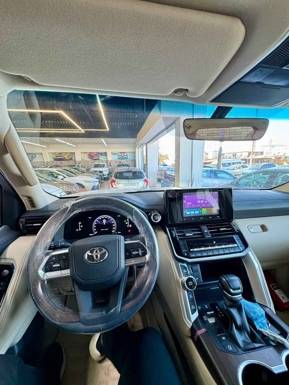 #تويوتا_لاندكروز
#الموديل /2025

#مغلف_PPF_ضمان 5 سنوات 
#المسافة / 5,000 km
#شركة_جيهان_ضمان 
#الفئه / GXR 

#المواصفات 
_  بصمة / تشغيل عن بعد / كشنات كهرب + تبريد / 3 شاشات / صندوق كهربائي / حساسات امامي + خلفي 

#مكان السياره في الموصل …
#للتواصل اتصل / ***********
