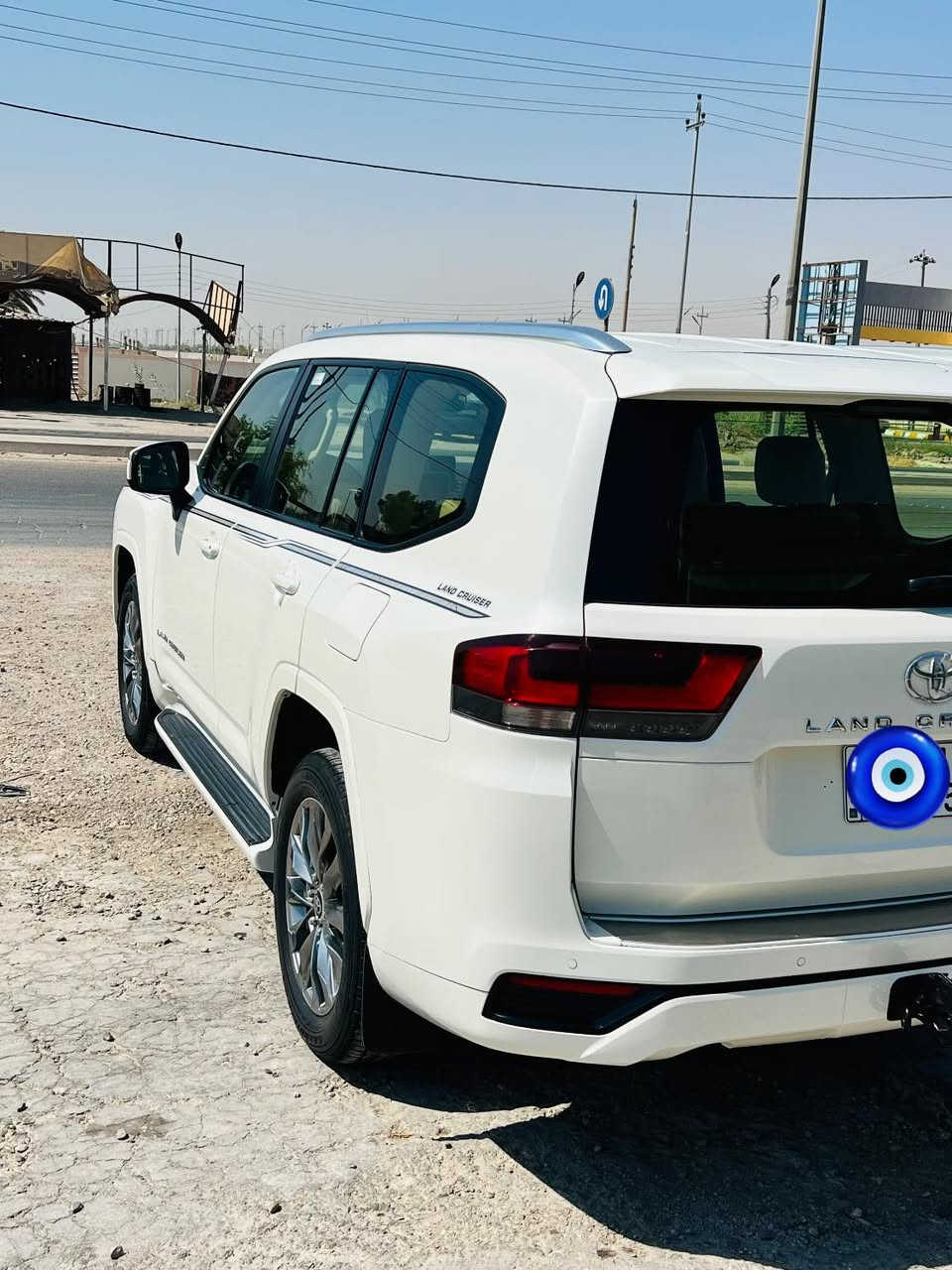 سلام عليكم ورحمة وبركاته البيع لاندكروزر موديل 2023 سيارة جديدة ساز أصل التطبيق 3 الشاشات السيارة جديدة ماشي 20الف رقم  بغداد باسمي  ***********￼
