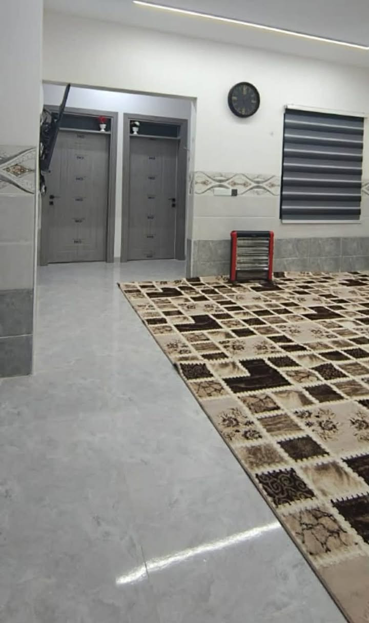 دار للبيع في حي الملايين الثانية
مساحه الدار 170م 
يحتوي الدار على 6 غرف نوم ومطبخ وصحيات واستقبال وهول 
موقع الدار مجمع الملك 
صنف الدار زراعي حق تصرف نموذج 25 وصل بلدية 
لمعرفه السعر أكتب تم 
أو مراجعه مكتب مدخل حي الملايين الاولى مكتب أرض التميز للبناء والعقار 
اي استفسار يرجى مراسلة الصفحة او الاتصال ع الارقام المذكورة⬇️⬇️
***********
***********
