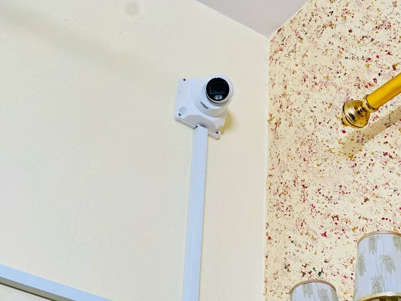 شعارناً الإخلاص في العمل ***********
تم تجهيز مدرسة و روضة بالكامرات المراقبه 
تنصيب وصيانة الكامرات
