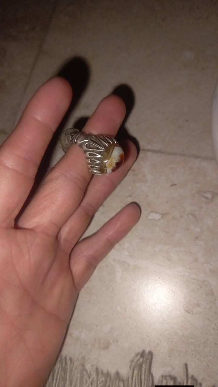 السلام عليكم محبس جزعه بقريه مشمشيه نظيفه فضه 925 اريد ابيعها ابيحه مستعجل 35 وبيها مجال ***********
مكان بغداد الغزاليه
