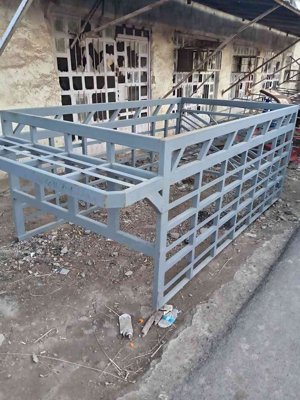 سلام عليكم شباب عندي محجر كيه 2700 شغل جديد مكاني بغداد التاجي قرب معسكر التاجي ***********
