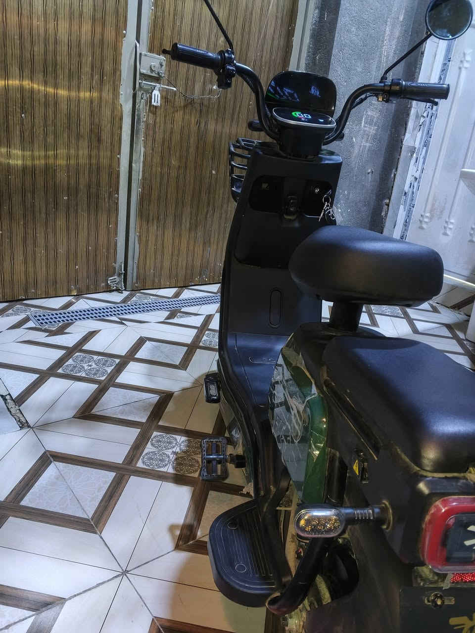 السلام عليكم دراجه شحن للبيع موديل25 واحد على واحد 
العنوان: ناصريه مركز المدينه 
السعر:390وبيه مجال حك الجيه 
رقم التلفون:***********
