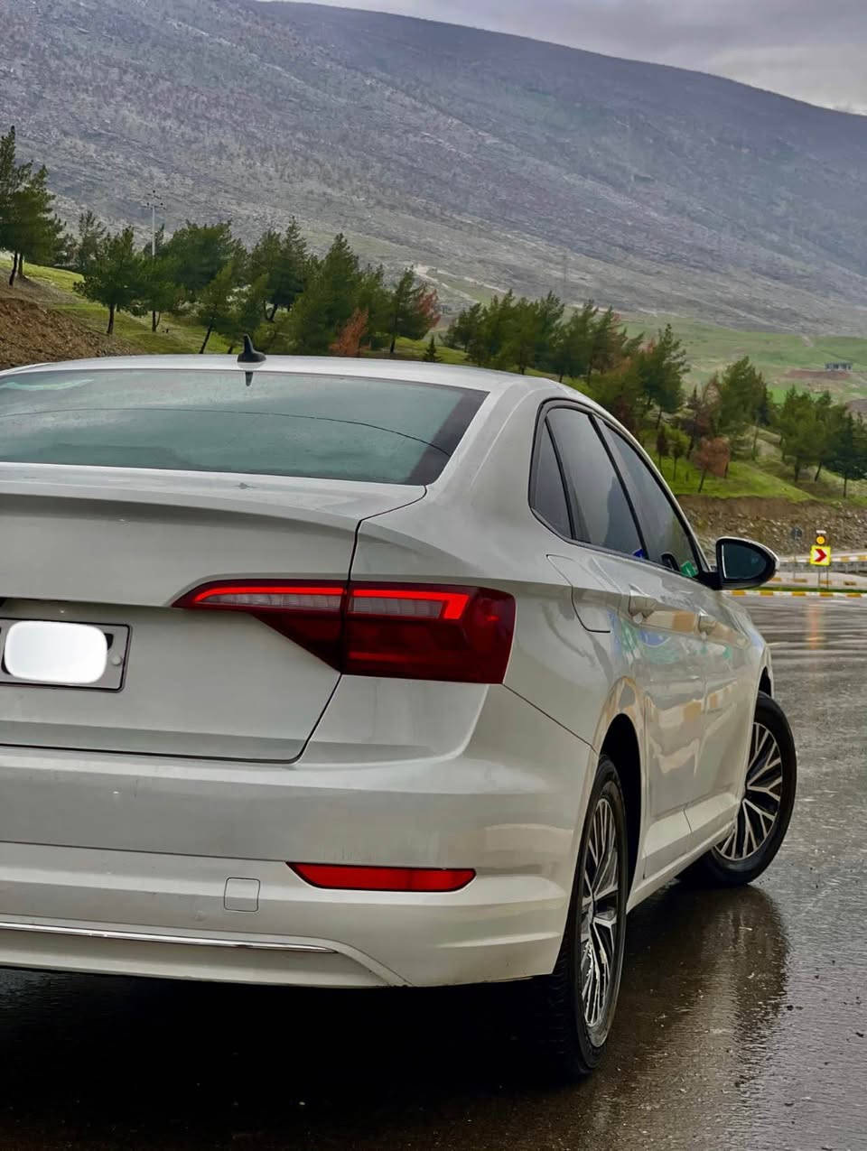 Volkswagen Jetta 2019 S
گێر ئۆتۆماتیک
گێر و مەکینەی بە شەرت نەکراوە
کامیرا و رادار و تحدیدسورحە و ئۆتۆ ستارت ستۆپ
برێک بەسمە 
پێش و دواوەی کەپسە
هەر چوار لایتی بیلاد شریکەیە
رادێتەر و حەماوەی بە شەرته 
ئیرباگ شەریکەیە نەتەقیە 
يةك پارچەی بۆیاخە بۆنیت بێ ژۆرێ بێ ئیرباگ
هەندەک نوقتە تەزرەی زۆر کەمی هەیە بێ دیار بون
نرخی 125 مەجالەکی زۆر کەم
تکایە موشتەری تێل بکە جوابی نامە نادرێتەوە
ژمارە مۆبایل *********** أربيل, العراق
