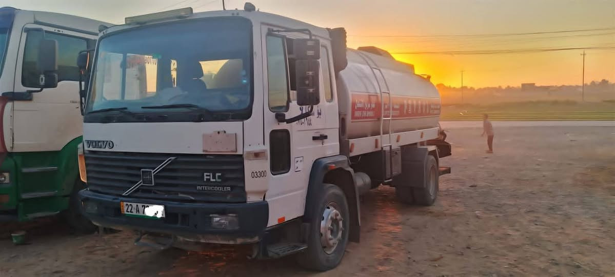 للبيع فولفو موديل 2000 وكالة نفط جديده جيبئس طوناج جديد عداد أمريكي تناكي حموله 10000لتر جديد افصال جديد الاتصال على صاحب التنكر *********** صلاح الدين تكريت
