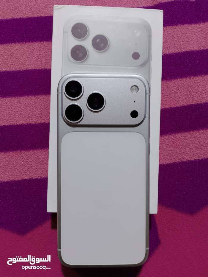 سلام عليكم اي فون 17 برو ماكس لون ابيض نسخه ( الاي سم الشريحه الاكترونيه)(ذاكره 256) البطاريه 100 عدد دورات الشحن ( 8مرات) الجهاز جديد ونضيف مع لاصق حمايه شاشه ولاسق حمايه كامره مع كارتونه وكابل شحن الخاص استخدام 10 ايام فقط ((السعر1950) العنوان بغداد بلديات تقاطع الكهرباء رقم الهاتف ***********
