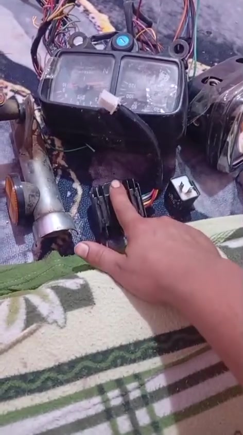سلام عليكم غراض دراجه البيع عينه ولايته ولي وتأير كامل وكزوز وتانكي وسله الي يريدهن يجي خاص ***********
