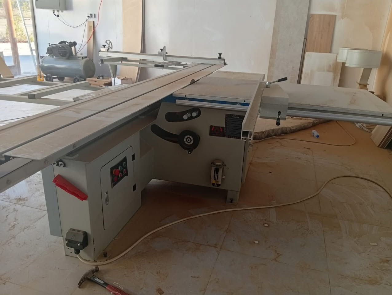 سلام عليكم 
كتر mdf صيني 2025 صاله ست اشهر من ماخذة
وفاكيوم دبل كيس وموجود كمبريسر 500لتر هم جديد 
السعر المجموع 5ملاين و100
***********
