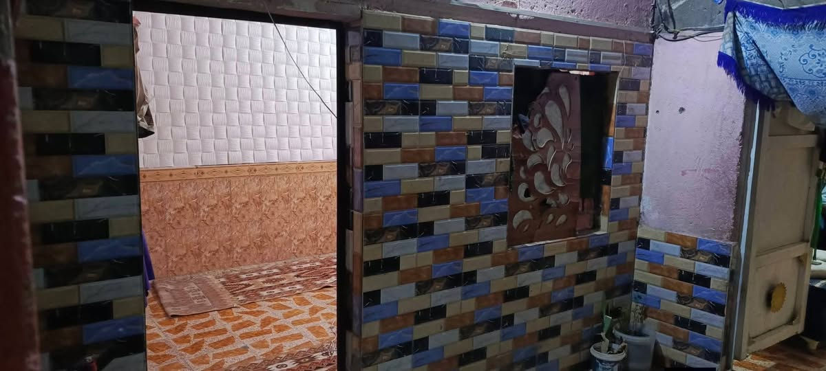 بيت للبيع مدينه الصدر قرب مدرسه ابن ماجد قاط ونص ثاني بيت عن ركن الإستفسار ***********
