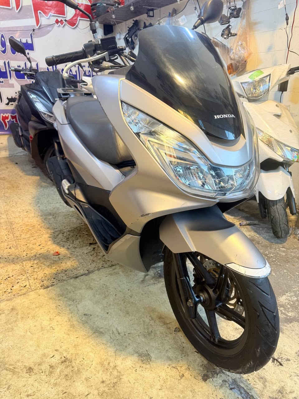 سلام عليكم 
للبيعpsx
جيل ثاني
ياباني jf 
دراجه مكفوله عام
ماشيه 40 
شرط الكفاله 
وافحص وين ماتريد 
والك يوم كامل مكينه مفتوحه كفر مبدل ترجع الدراجه 
السعر 16 وبيها مجال
معرض كريم الربيعي 
بغداد فضوه عرب 
*********** بغداد, العراق
