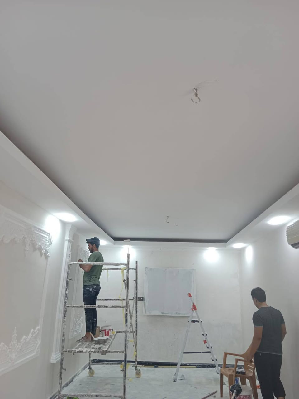 السلام عليكم خلفه متفرغ من الناصريه   لعمل كافه الاصباغ   وترميم المنازل  للاستفسار مراسله الحساب او الاتصال *********** ناصريه فقط
