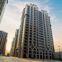 شقة للبيع في أبراج النخلة ✨ 🏢  موقع مميز 📐 المساحة: 224 م² (ركن) 🔹 شقة...