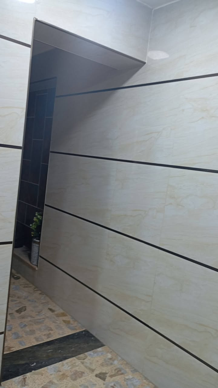 الدار للبيع طابو صرف المساحه 125مطابقين شغل درجه اولى كراج استقبال صاله حمام بارد حار 4غرف نوم مخزن طابق ثالث  3حمامات أرضية مرمر العنوان عبيدي الشارع العام بداية شارع العابد ملاعب كرة القدم شارع رئيسي الفرن الاحمر سابقا السعر 195قفل هاتف واتس اب ***********
