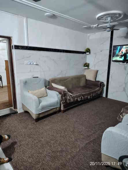 سلام عليكم 
البيت للبيع مساحه 71 
يحتوي البيت على حمام2
غرفه نوم جوه وغرفه نوم فوك
مخزن بسيط
هول 
واستقبال 
ومطبخ
العنوان شارع الري فلكه التعيس مجاور مسجد ابو الطين 
*********** الاتصال على الرقم
