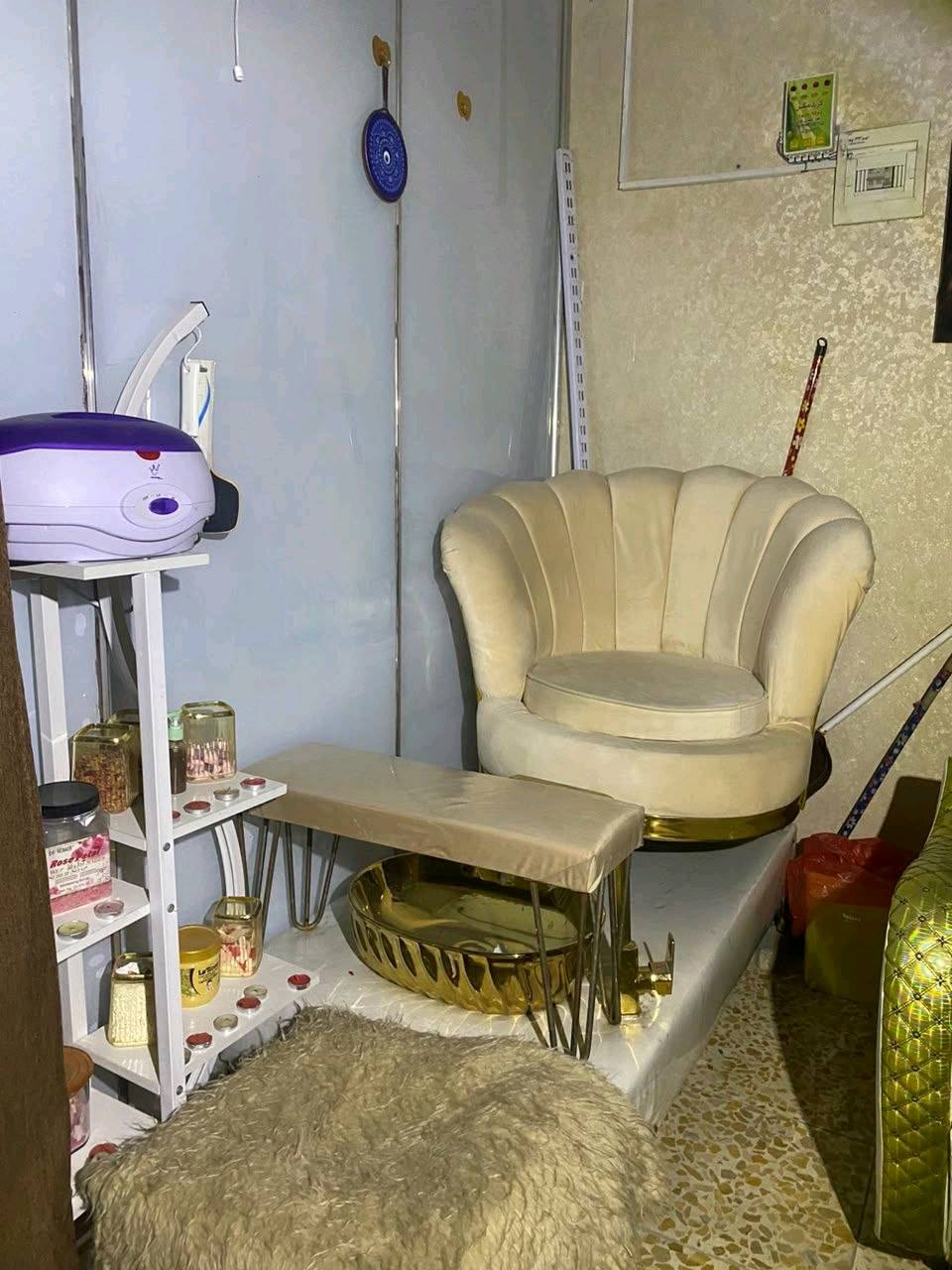 💇‍♀️ للبيع صالون مع جميع أغراضه

📍 الموقع: النجف – بداية حي ميسان، قرب أسواق دينار ودينارين، داخل مجمع الرحمن التجاري.

✨ اسم الصالون: نازك بيوتي.

💰 السعر: 6 ملايين دينار، وقابل للتفاوض بحدود المعقول.

للاستفسار والمعاينة، راسلني على الخاص.