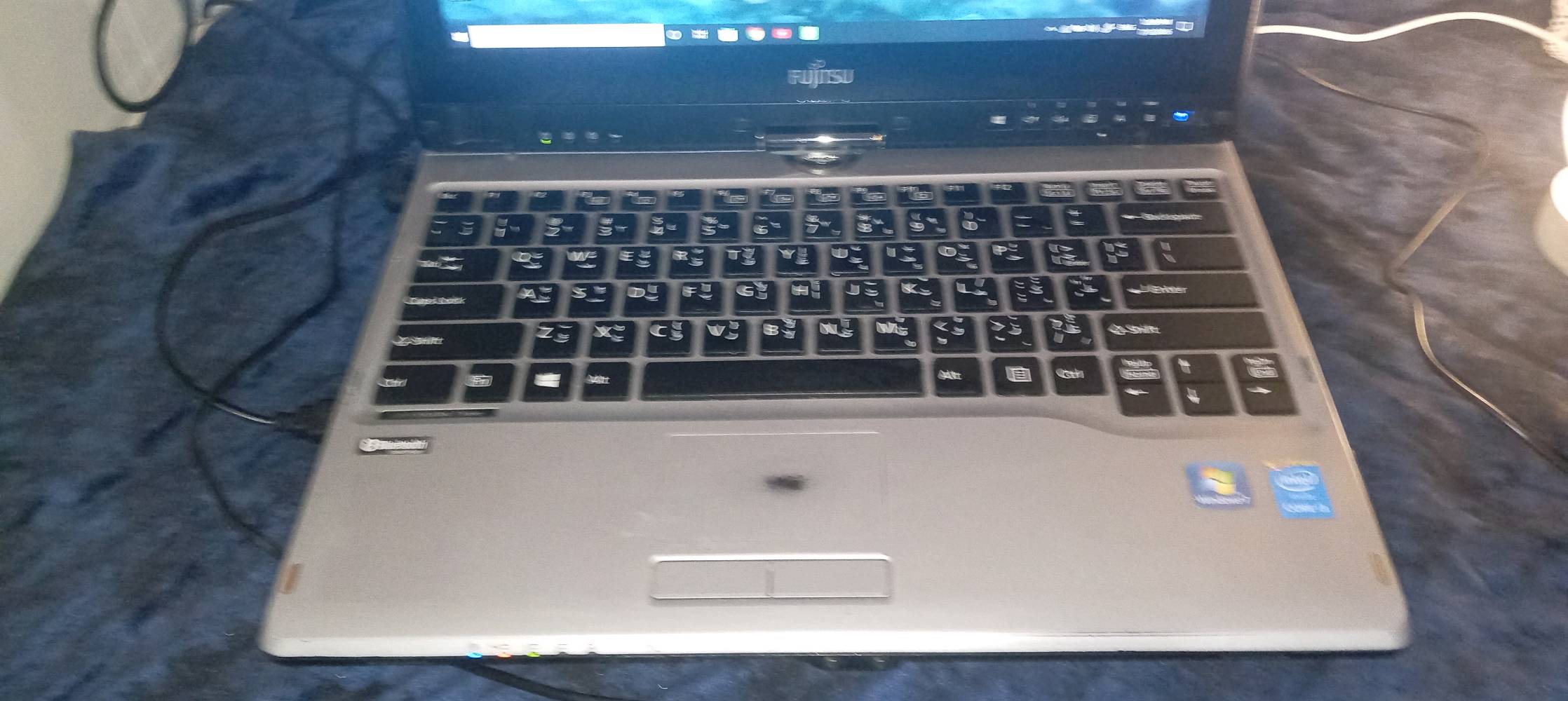 سلام علیکم لابتوب FUJITSU للبيع
✅ المعالج: Intel Core i5 الجيل الرابع
✅ الرام: 4GB
✅ الهارد: 250GB HDD
✅ نظام التشغيل: Windows 10 Pro (64-bit)
✅ الشاشة بحالة جيدة
✅ مناسب للدراسة، التصفح، الأوفيس، مشاهدة الأفلام، والاستخدام اليومي.
📍 الشاحنة الأصلية مالتها ابو الفيوز الثلاثي والمحولة الأصلية لشركة FUJITSU 
 📍 الشاشة قلاب تصير ايباد وتستخدم بالقلم الخاص بيها التفاعلي 
📍 وياها ماوس ألوان وكيبورد نظيفات
📍 منصب بيها برامج طابعة برذر ومنصب بيها vpn وادوات استخدام ومنصب بيها word
ملاحظة /الكيبورد الأساسي مال الابتوب بيه بعض الأحرف ما تشتغل ف اني انطيتك كيبورد وياها علمود براحتك
السعر / 150 وقابل للتفاوض بشي قليل وتدللون
مكاني /كربلاء-طويريج
+لايوجد توصيل إذا قريب عني تدلل